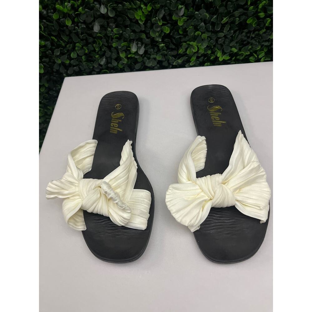 Shlen, Slip on sandal, black and off white, Women’s Size 9